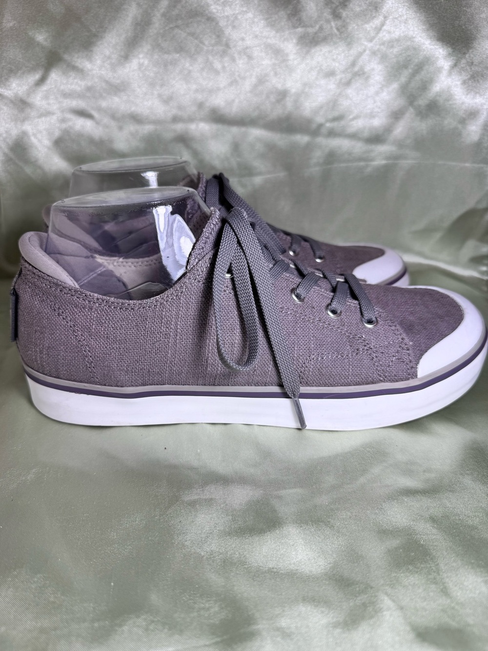Keen Elsa III Casual Canvas Sneaker, vulcanized rubber soles, Women’s size 9.5